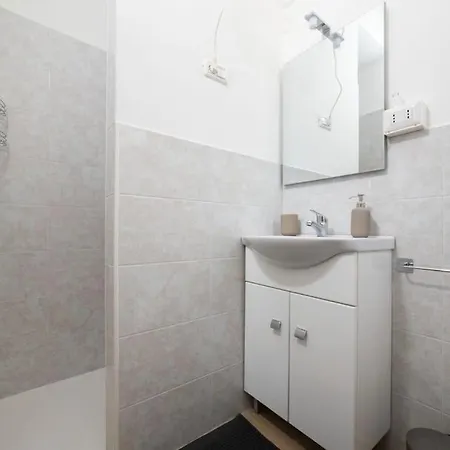 Apartment 4 Stops From The Center