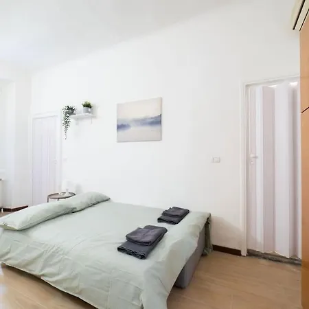 4 Stops From The Center Apartment Milan